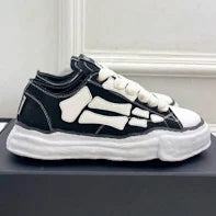 Scarpe  nere black  a scheletro